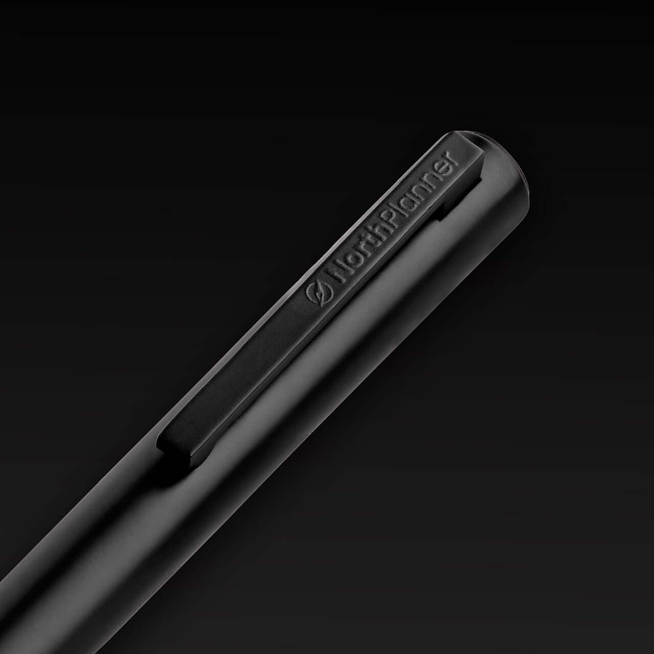 detalle boligrafo metalico negro premium northplanner elegante y recargable