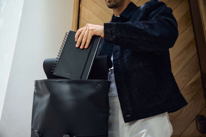 Hombre guardando Agenda 2026 A5 de northplanner